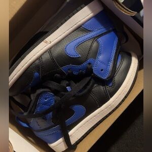 Comes in box size 11c